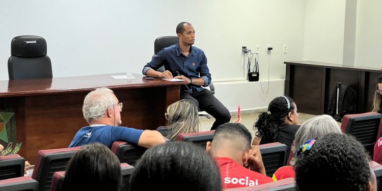 COMDCAP PROMOVE ESCUTA SOCIAL VISANDO GARANTIR DIREITOS DE CRIANÇAS AUTISTAS